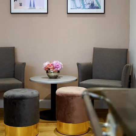 임 쿠퍼케셀 호텔 2*